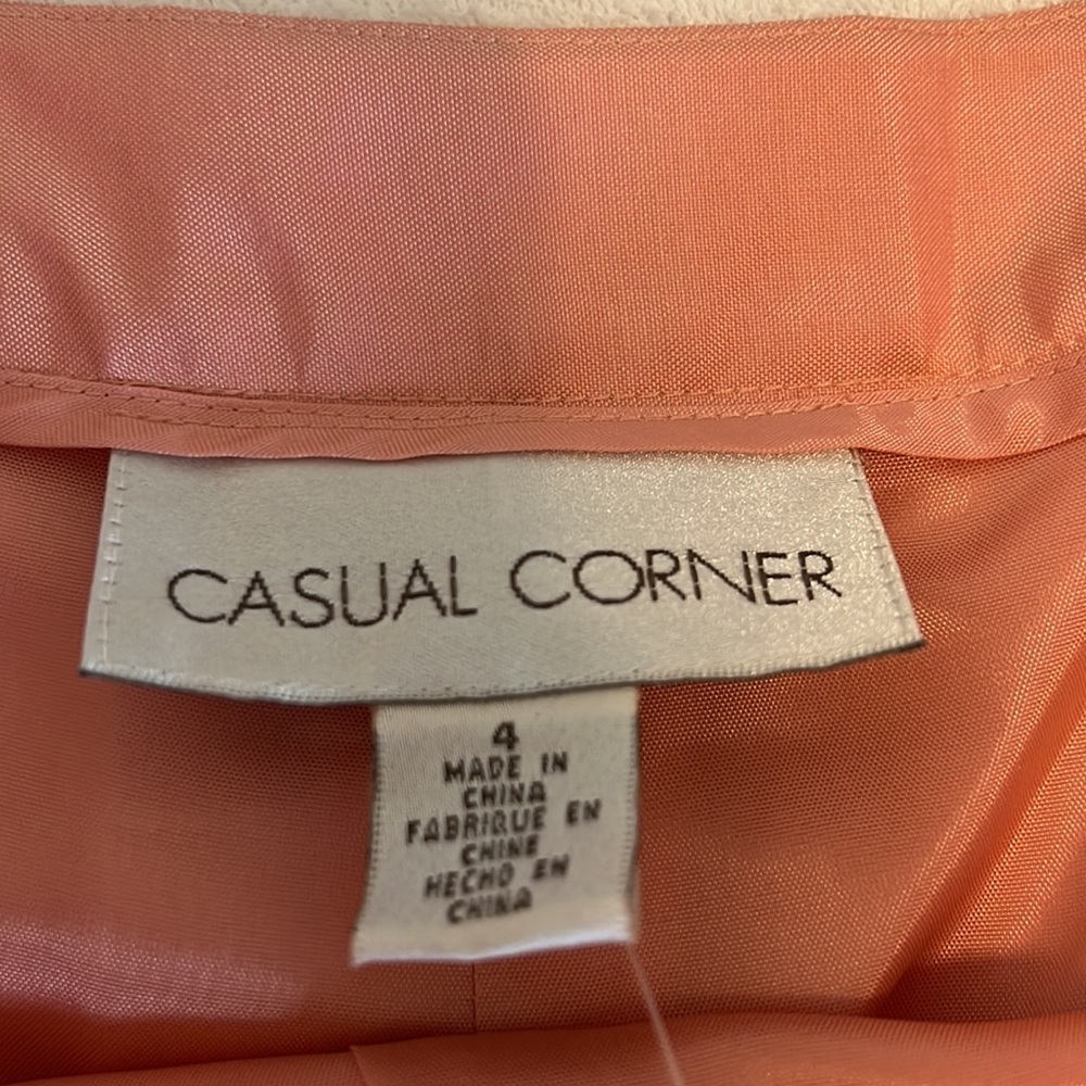 Casual Corner Silk pant suit with two sleeveless tops - Picture 13 of 16